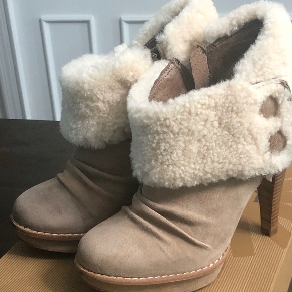 UGG Shoes - UGG ankle women’s boots